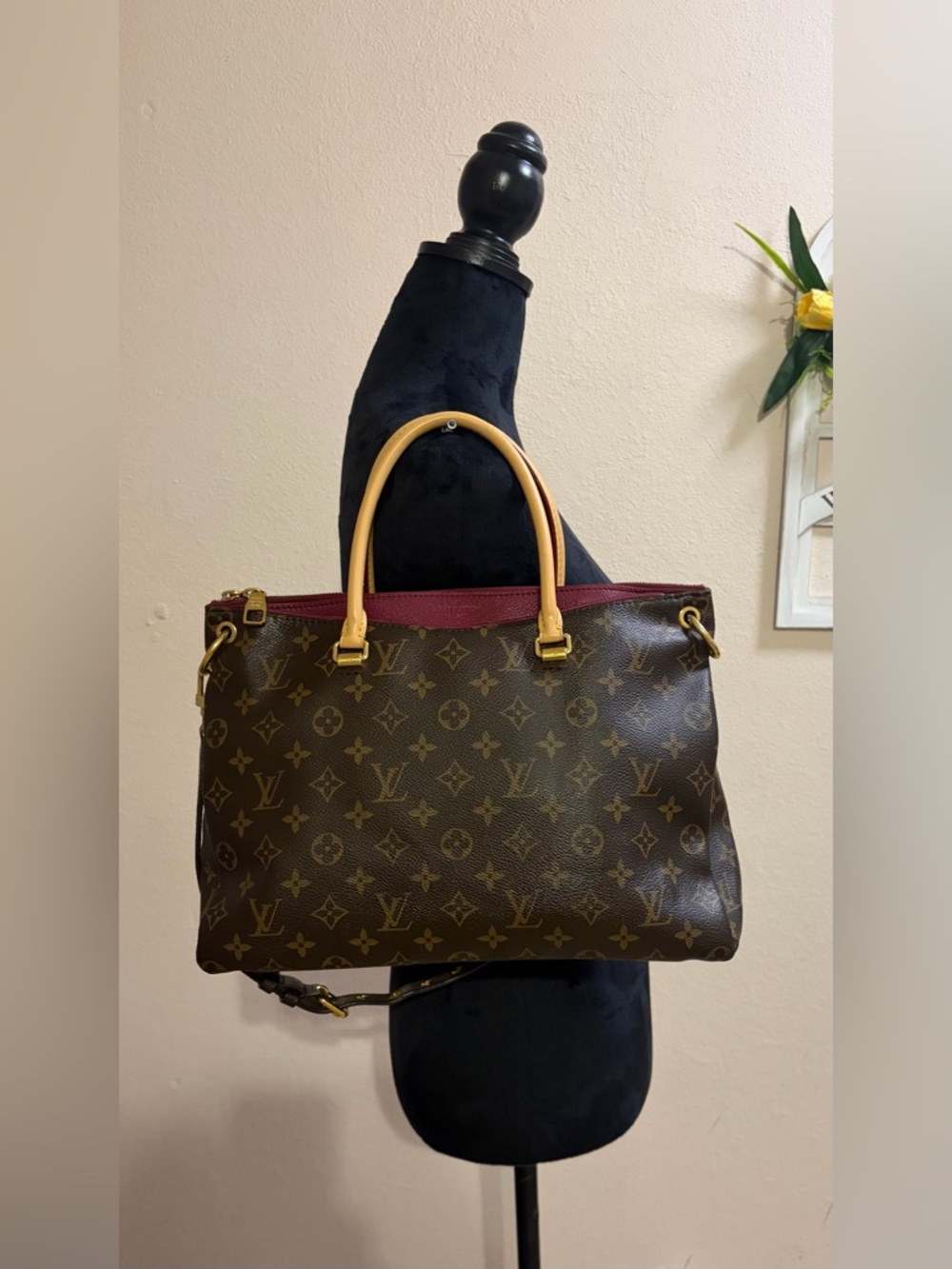 LOUIS VUITTON Large Pallas PM Bag! NWOT With Authentic Dust Bag & COA Included - Picture 3 of 15